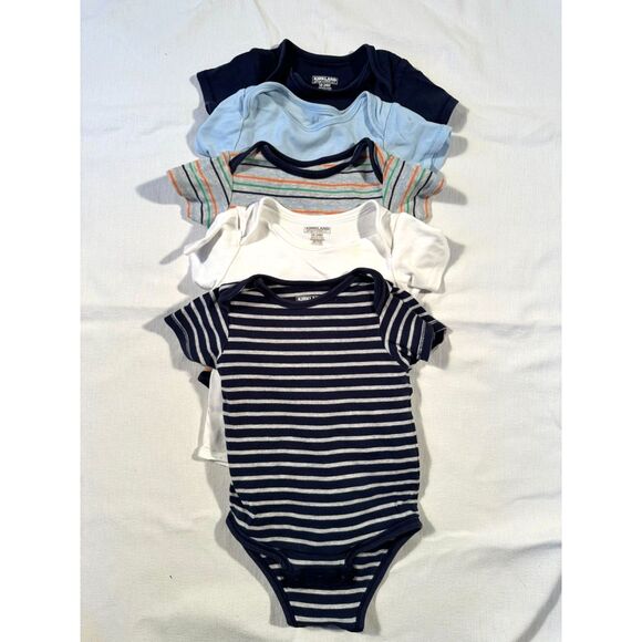 Set of 5 onesies by Kirkland Signature in 18-24M - Picture 1 of 12